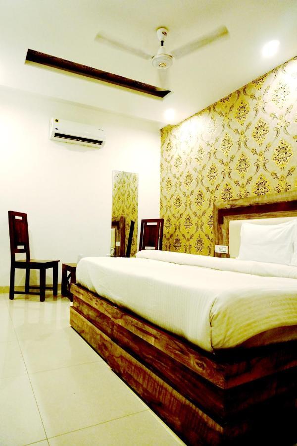 Hotel Almond Zirakpur Exteriér fotografie