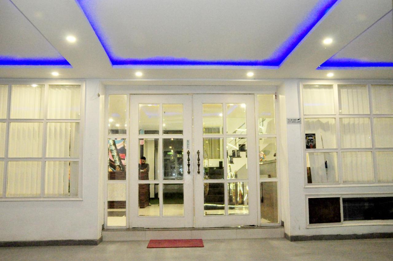 Hotel Almond Zirakpur Exteriér fotografie